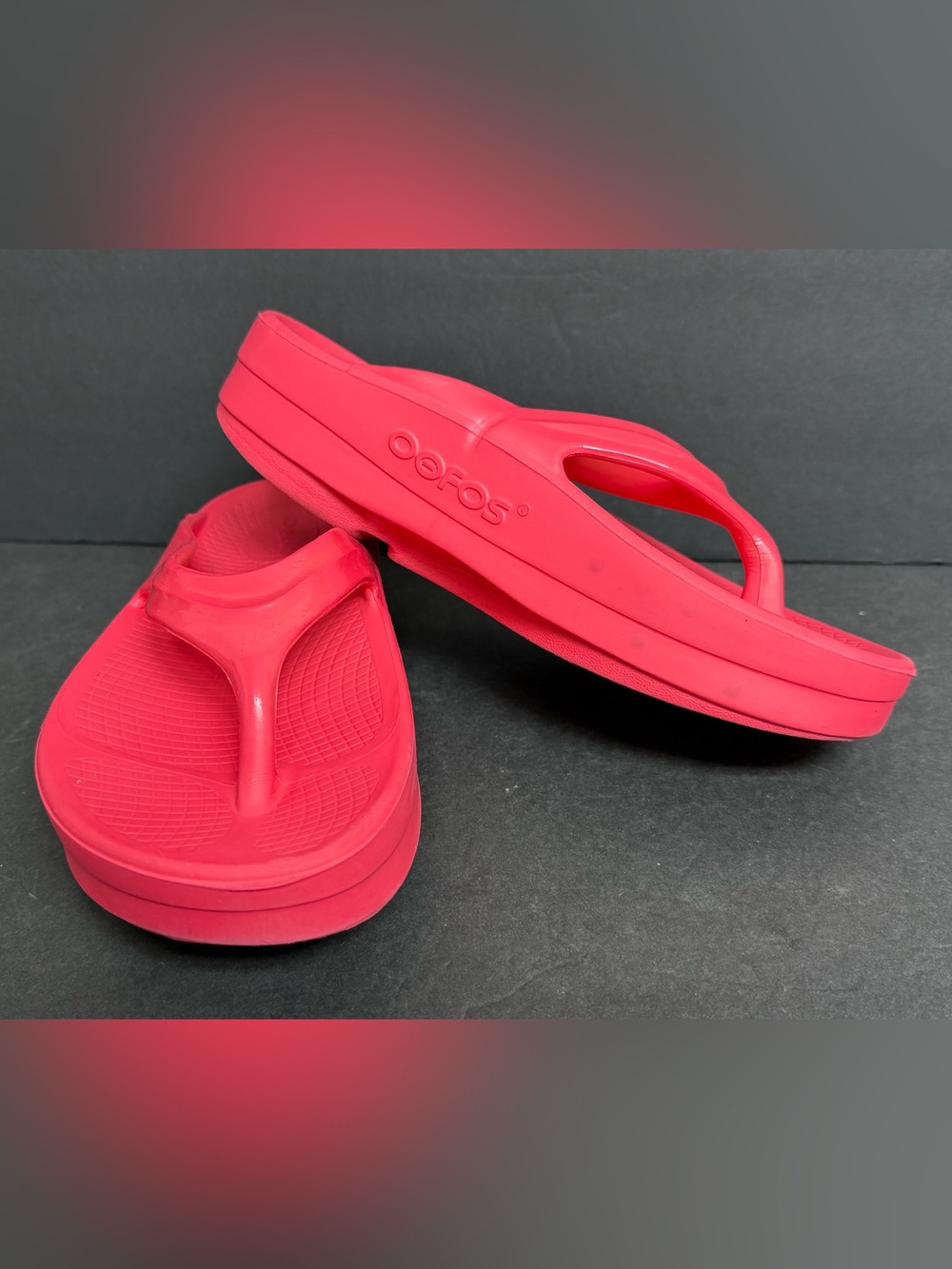 Oofos OOmega OOlala Sandals Womens Size 8 Neon Pink Thick Recovery Slides Shoes - Picture 2 of 9